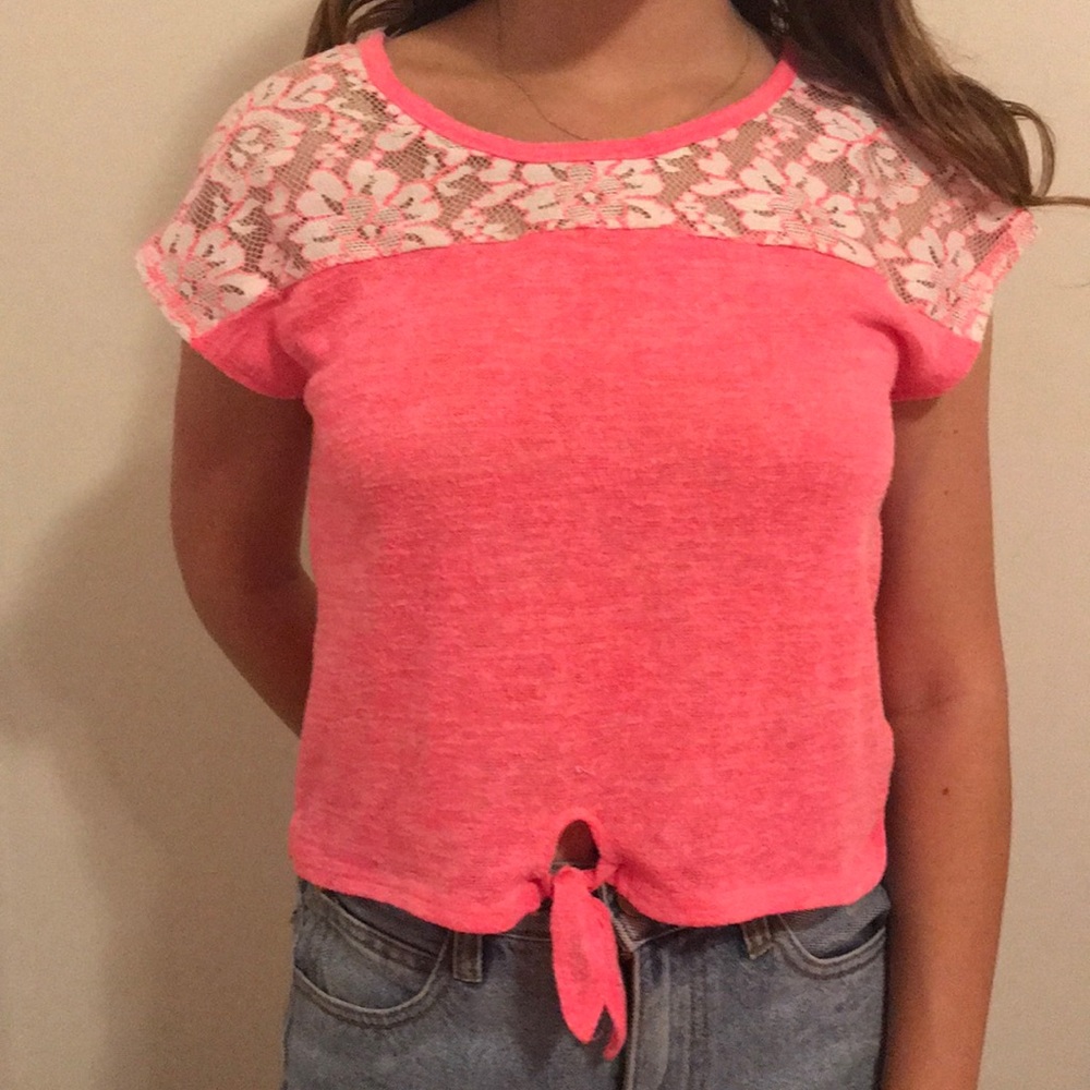 A pink T shirt.